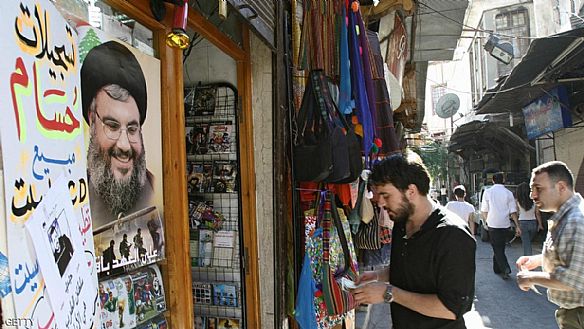  متجر في دمشق يبيع صورة لأمين عام حزب الله المدعوم من إيران