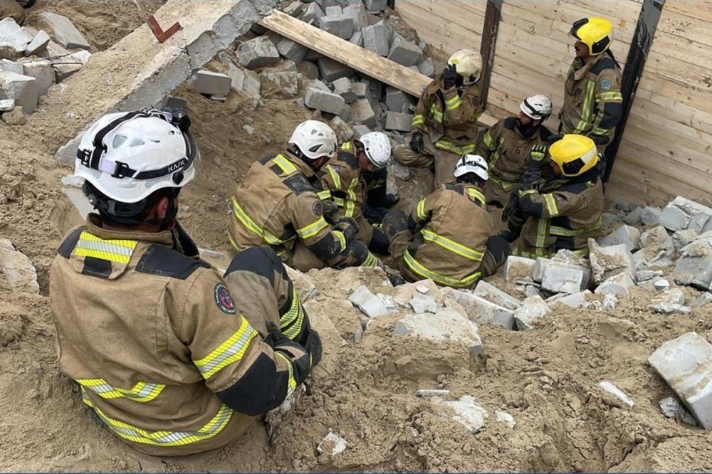                 وفاة شخصين في حادث سقوط جدار داخل مبنى قيد الإنشاء في الري              