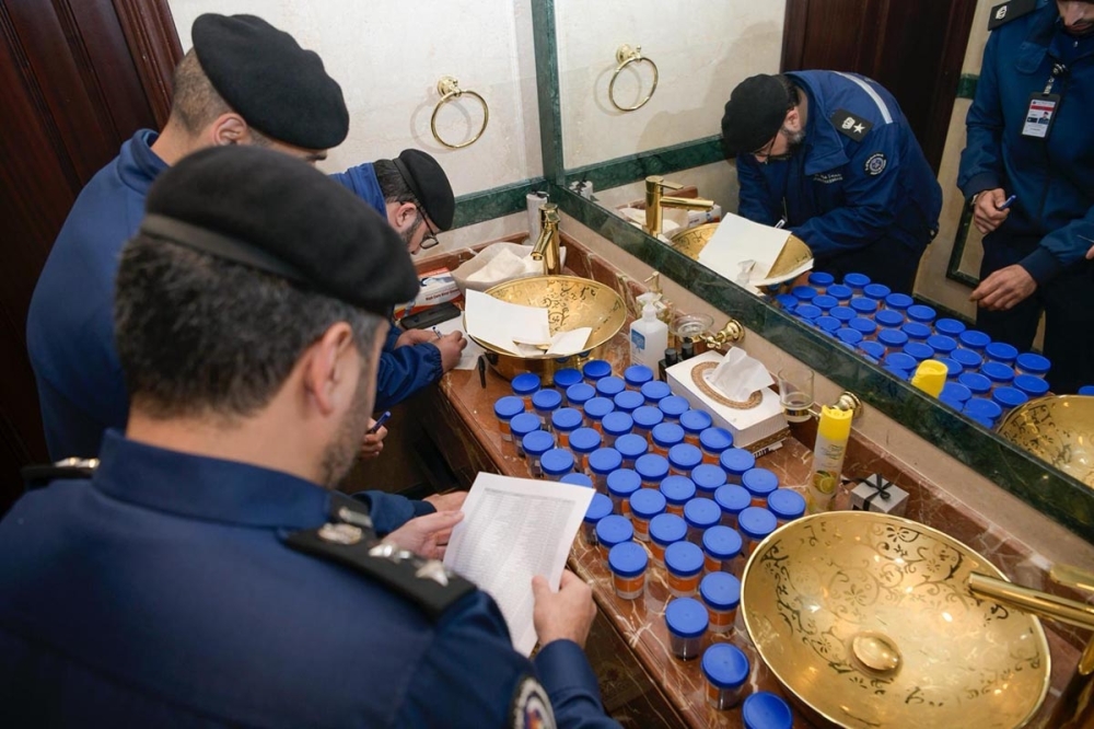                 «الإطفاء» تُجري فحصاً للمخدرات لكافة قادة القوة وكبار الضباط تطبيقاً عملياً وفورياً لأحكام قانون مكافحة المخدرات والمؤثرات العقلية              