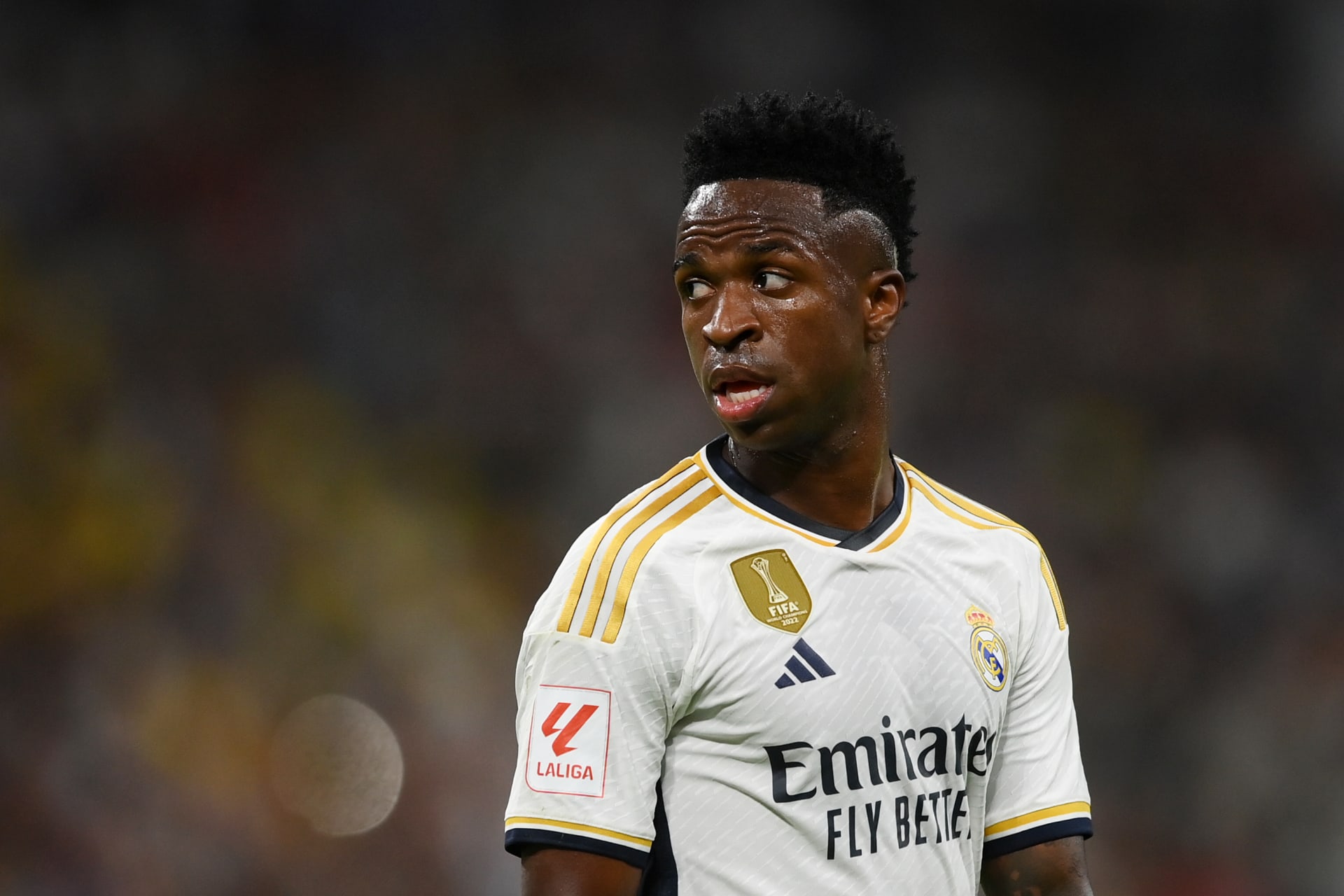                 فينيسيوس يلوّح بمغادرة الريال              