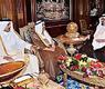 أمير البلاد مع أمير قطر بجتمعان مع العاهل السعودي