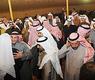 عسكر خلال استقباله المهنئين