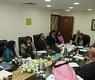 منى الفريح اثناء مناقشتها مقترحات الموجهين لتطوير العمل بالاندية المسائية
