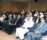 البدر والسند يتوسطان الحضور