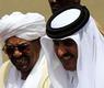 الرئيس السوداني (الى اليسار) خلال استقباله امير دولة قطر
