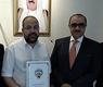 السفير التنيب يسلم التبرع