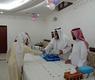 علي الوصيص يكرم أحد الحفظة