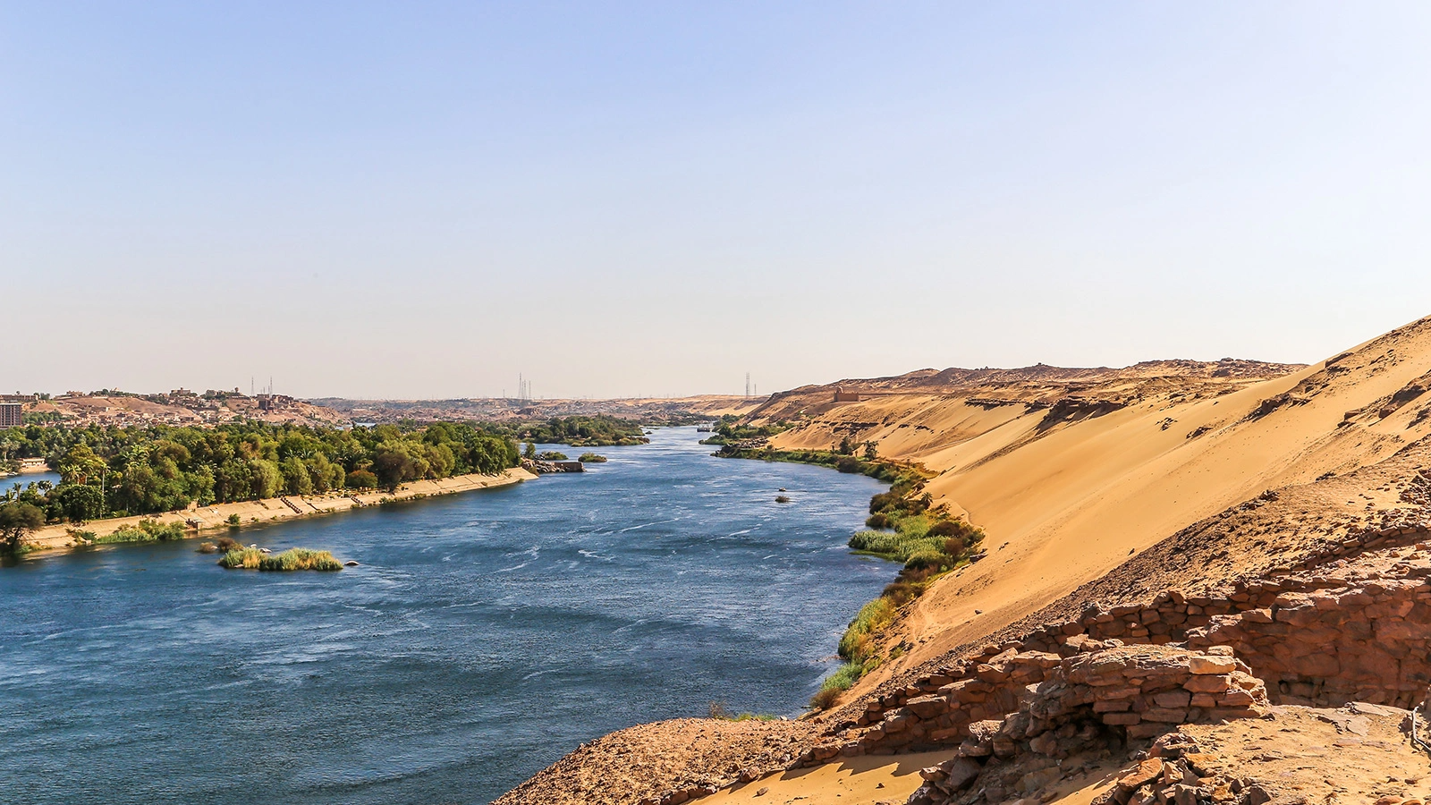 مجرى النيل في أسوان بمصر (غيتي)
