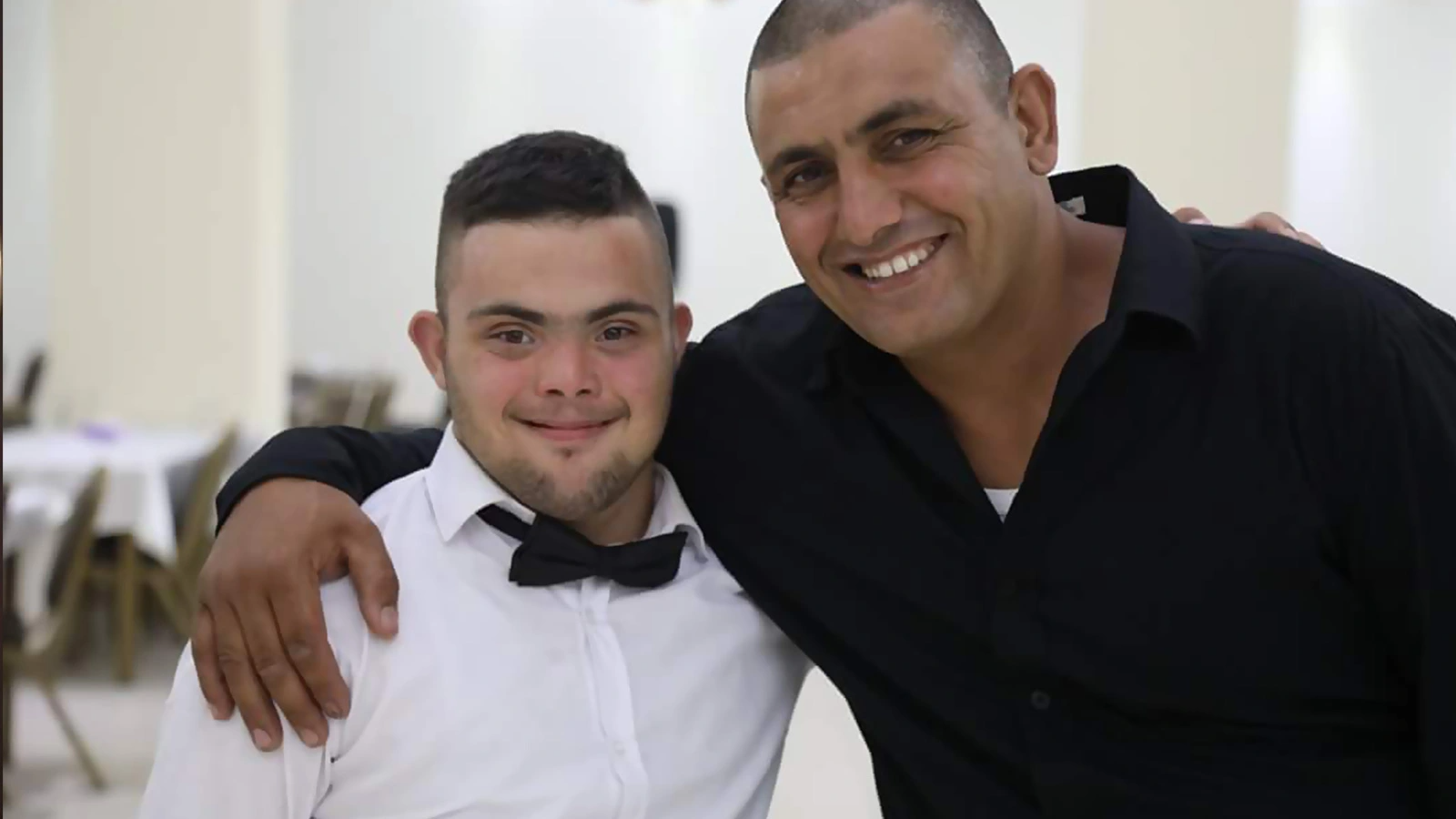 مرشد العجلوني مع نجله محمد (الجزيرة)