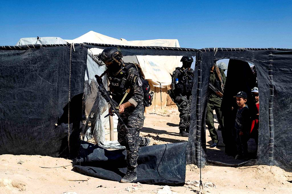 حملات امنية نفذتها قوات سوريا الديمقراطية فشلت في كبح نفوذ خلايا داعش داخل مخيم الهول